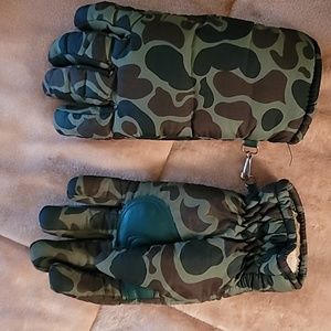Insulated Green Camo Gloves